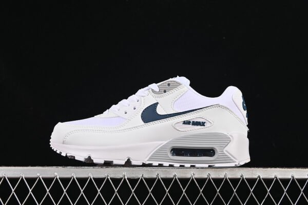Unisex size: 36-45, NK Code: IB7680-100